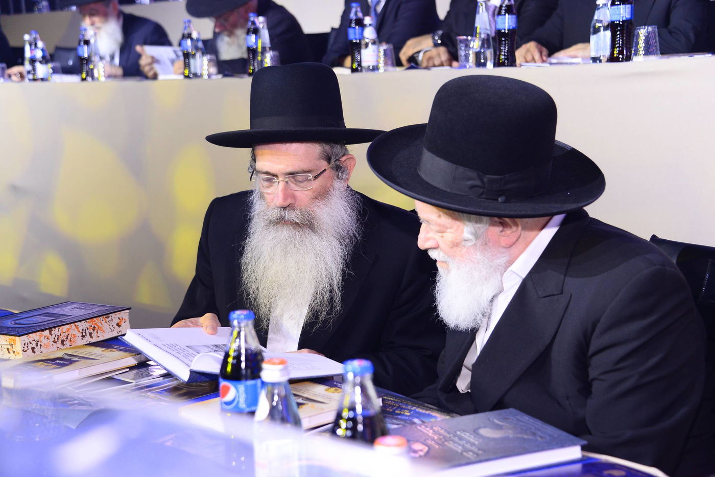 בהיכל מנורה: 12 אלף ילדים התכנסו עם מרן הגר"ח קנייבסקי • צפו