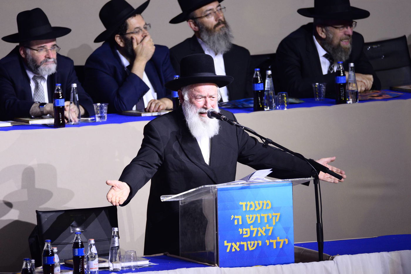 בהיכל מנורה: 12 אלף ילדים התכנסו עם מרן הגר"ח קנייבסקי • צפו