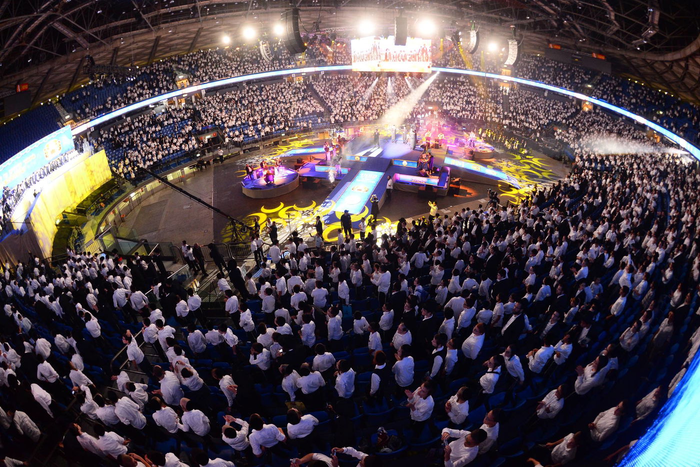 בהיכל מנורה: 12 אלף ילדים התכנסו עם מרן הגר"ח קנייבסקי • צפו