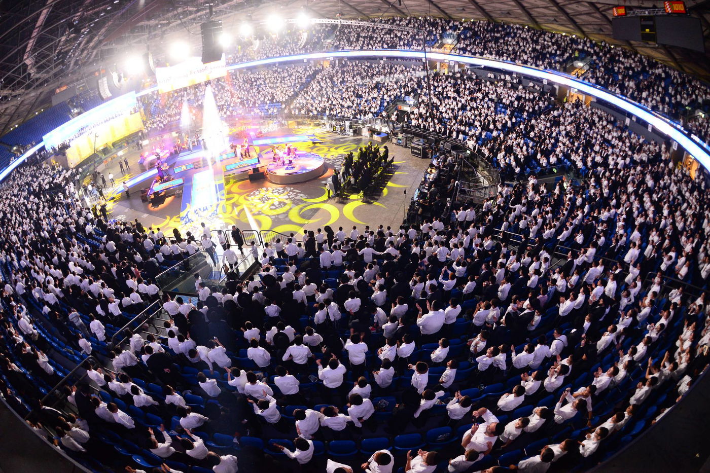 בהיכל מנורה: 12 אלף ילדים התכנסו עם מרן הגר"ח קנייבסקי • צפו