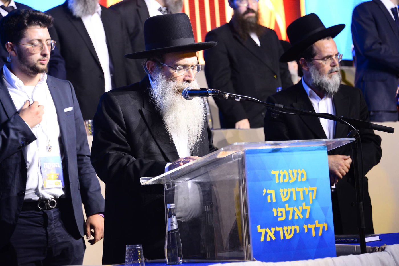 בהיכל מנורה: 12 אלף ילדים התכנסו עם מרן הגר"ח קנייבסקי • צפו