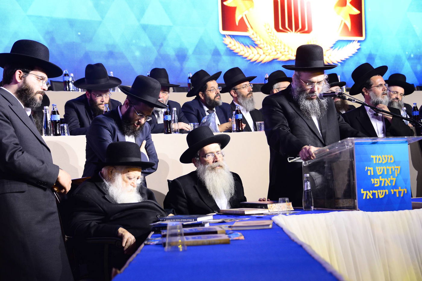 בהיכל מנורה: 12 אלף ילדים התכנסו עם מרן הגר"ח קנייבסקי • צפו