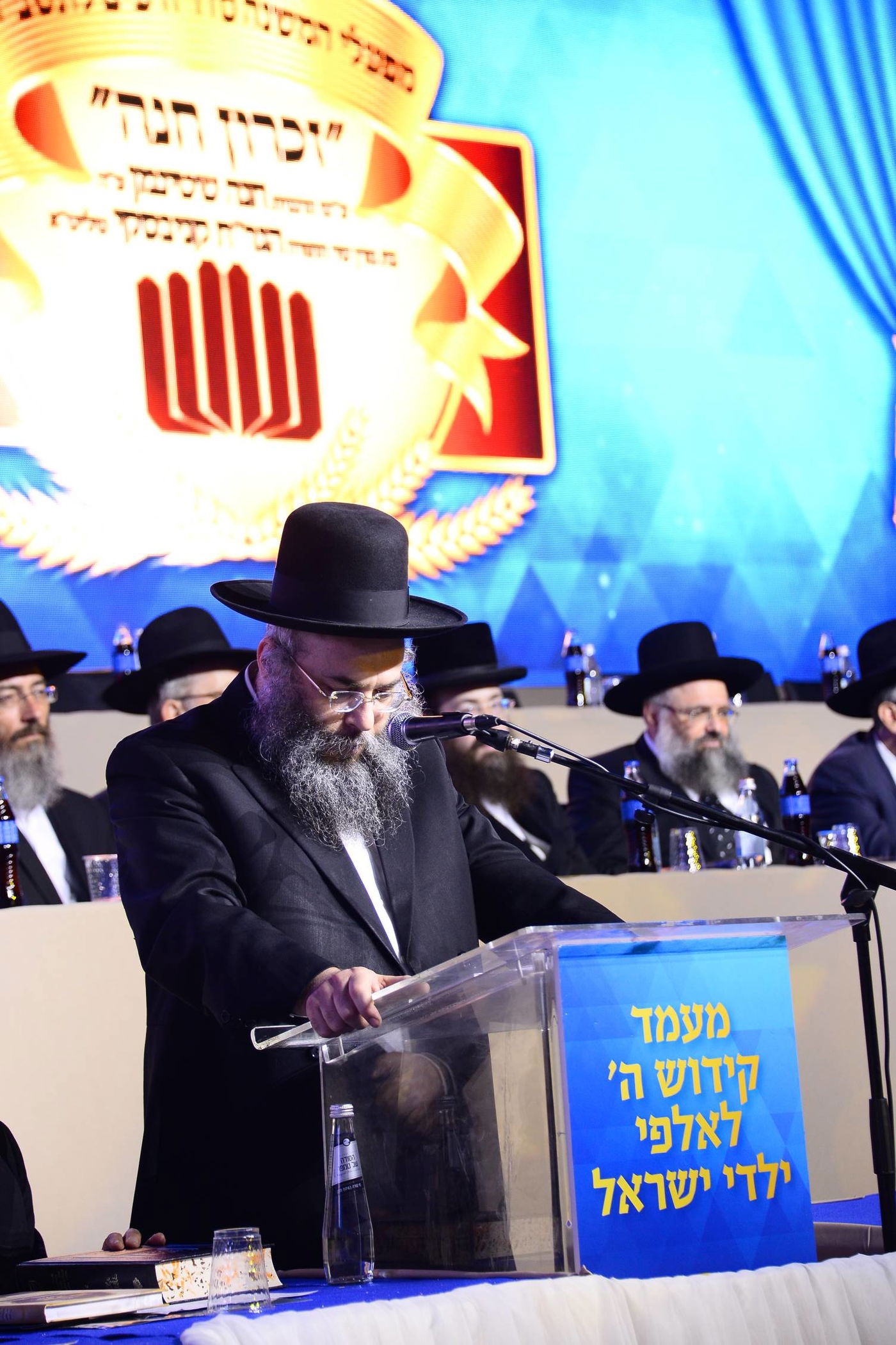 בהיכל מנורה: 12 אלף ילדים התכנסו עם מרן הגר"ח קנייבסקי • צפו