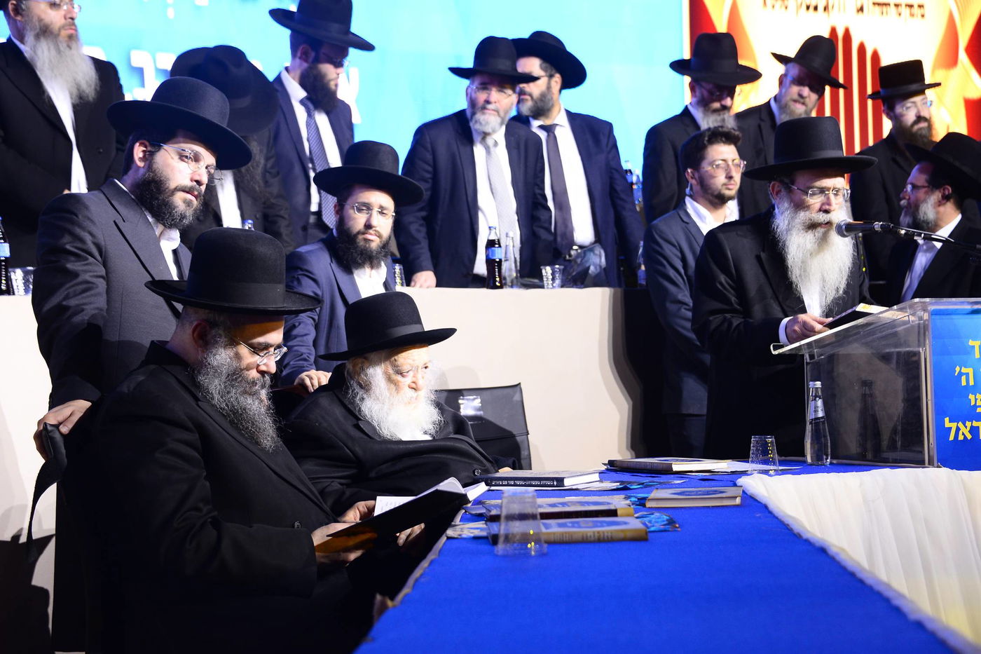 בהיכל מנורה: 12 אלף ילדים התכנסו עם מרן הגר"ח קנייבסקי • צפו