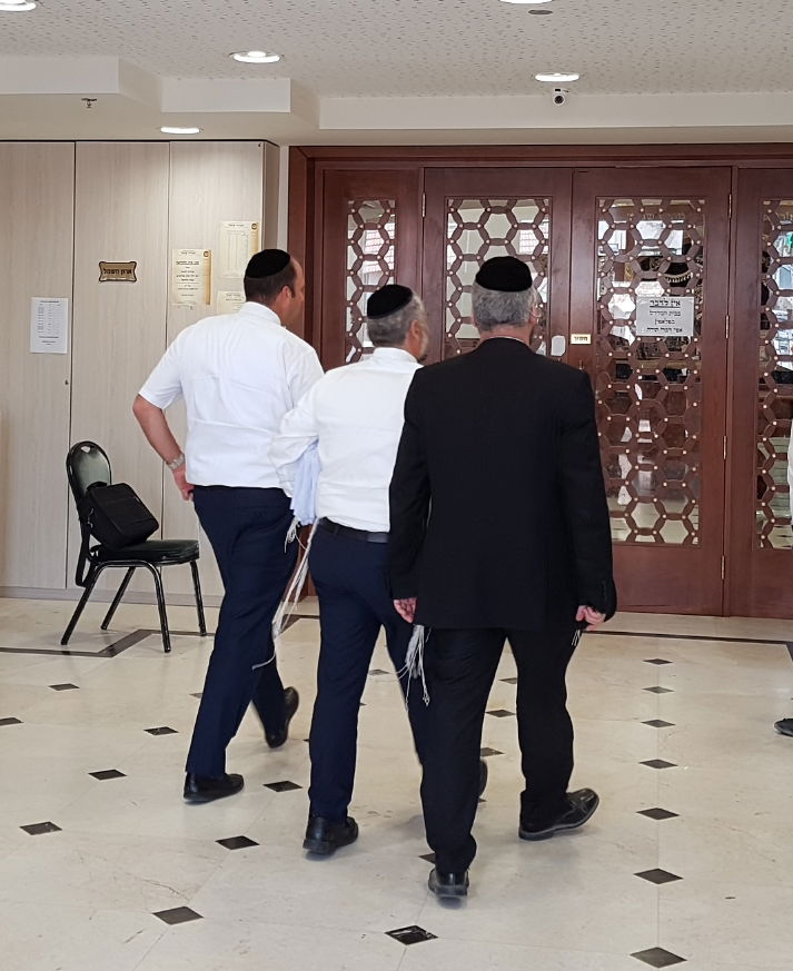 אבוטבול עם שני נציגים מ'דגל', הבוקר