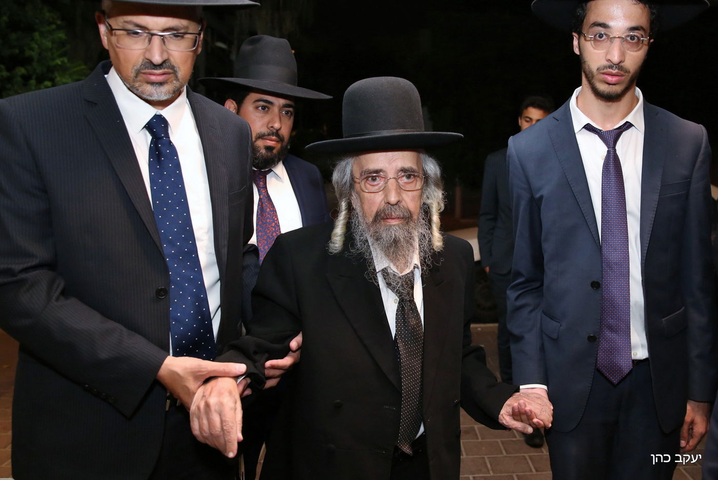 רבה של בני ברק הגר"ש קורח חיתן את נכדתו • גלריה