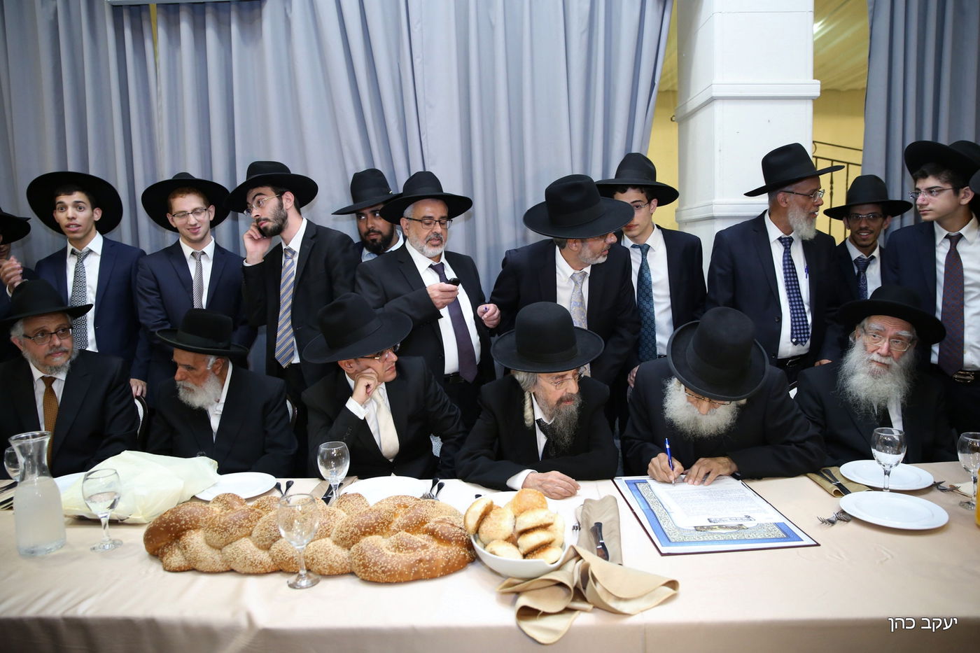 רבה של בני ברק הגר"ש קורח חיתן את נכדתו • גלריה