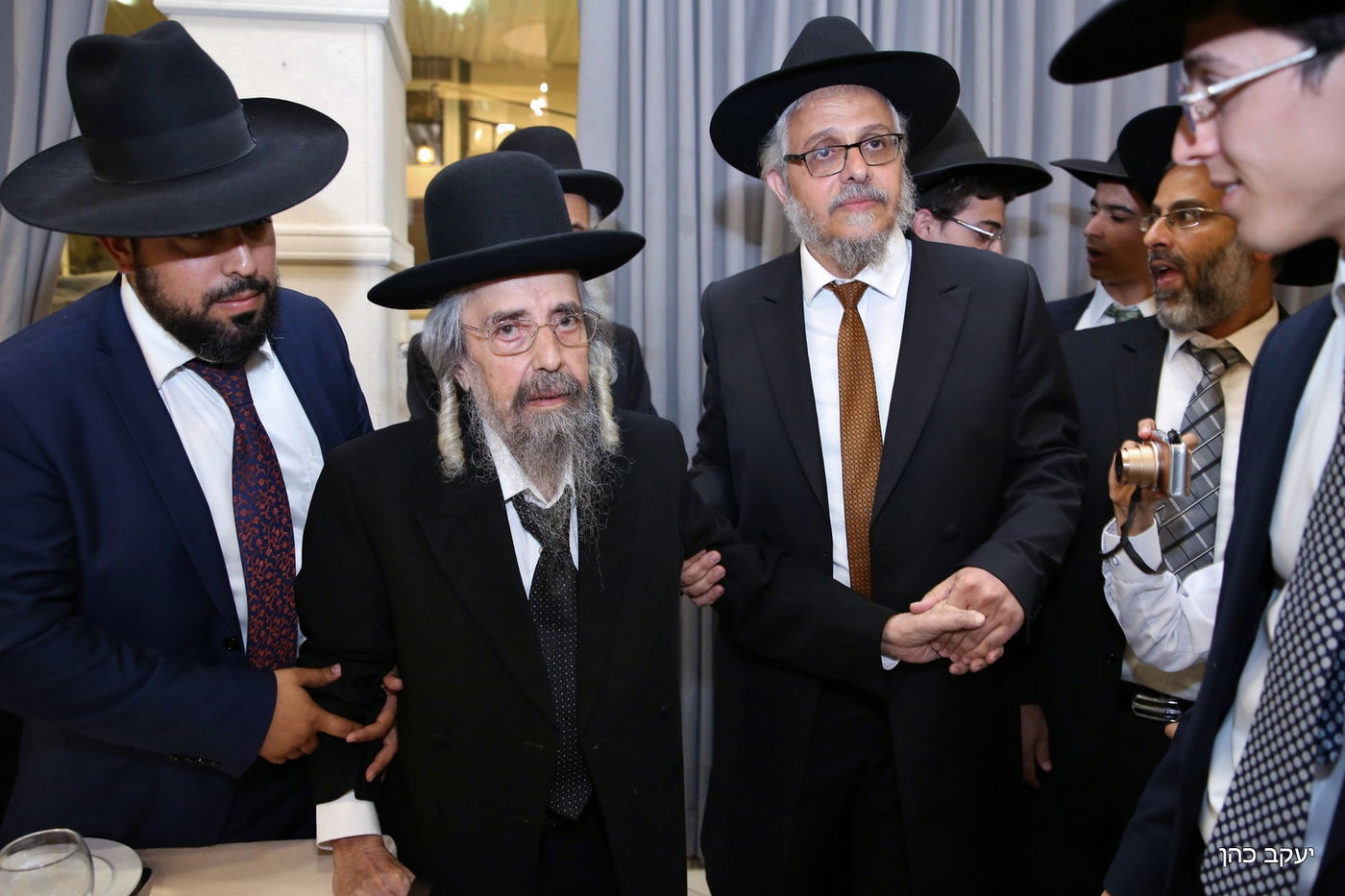 רבה של בני ברק הגר"ש קורח חיתן את נכדתו • גלריה