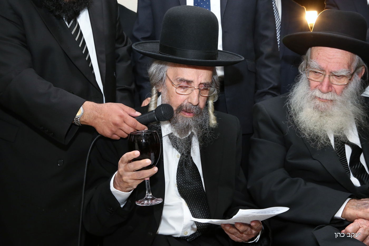 רבה של בני ברק הגר"ש קורח חיתן את נכדתו • גלריה