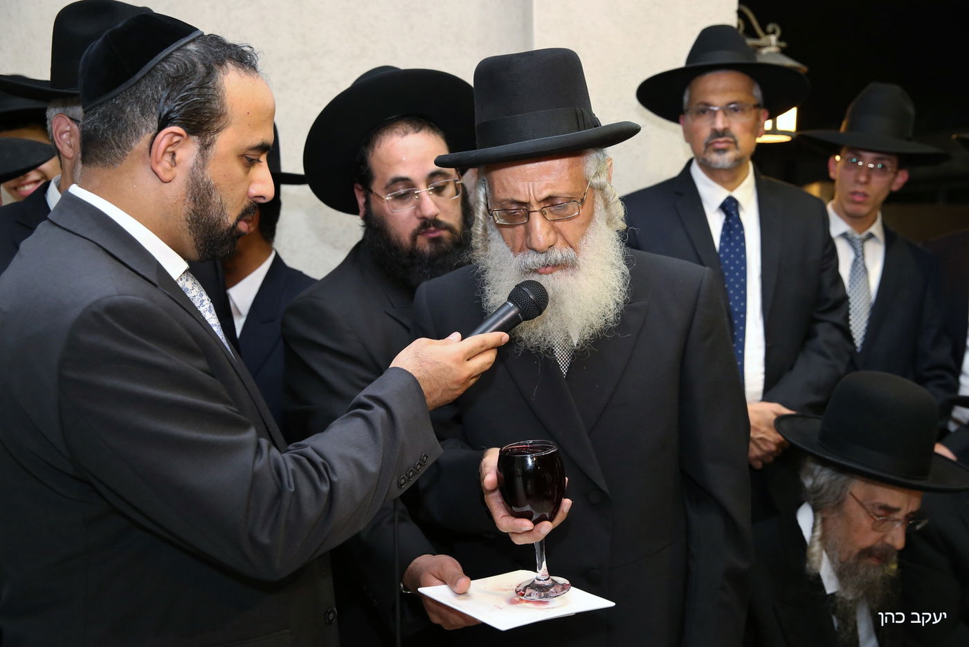 רבה של בני ברק הגר"ש קורח חיתן את נכדתו • גלריה