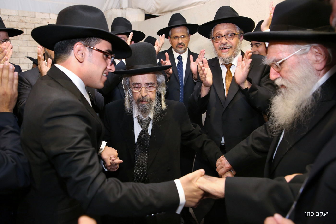 רבה של בני ברק הגר"ש קורח חיתן את נכדתו • גלריה