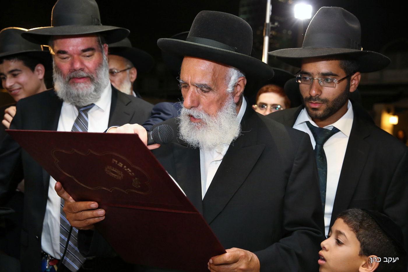 רבה של בני ברק הגר"ש קורח חיתן את נכדתו • גלריה