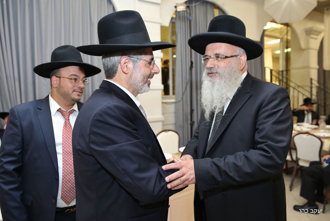 רבה של בני ברק הגר"ש קורח חיתן את נכדתו • גלריה