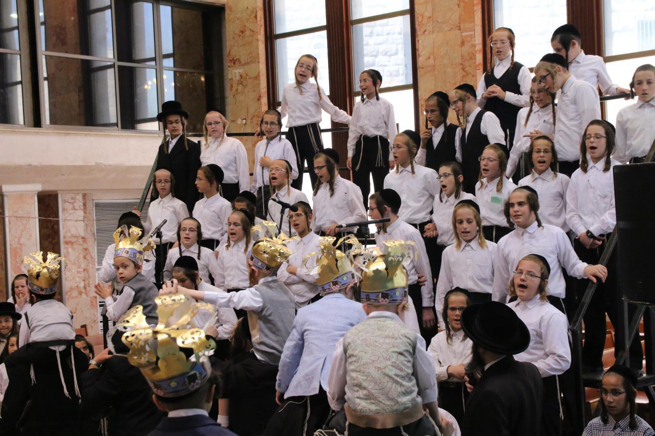 'חומש סעודה' בת"ת דושינסקיא בירושלים • תיעוד
