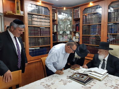 הסולחה הושלמה: ראש עיריית נתיבות התברך מנשיא ה'מועצת'