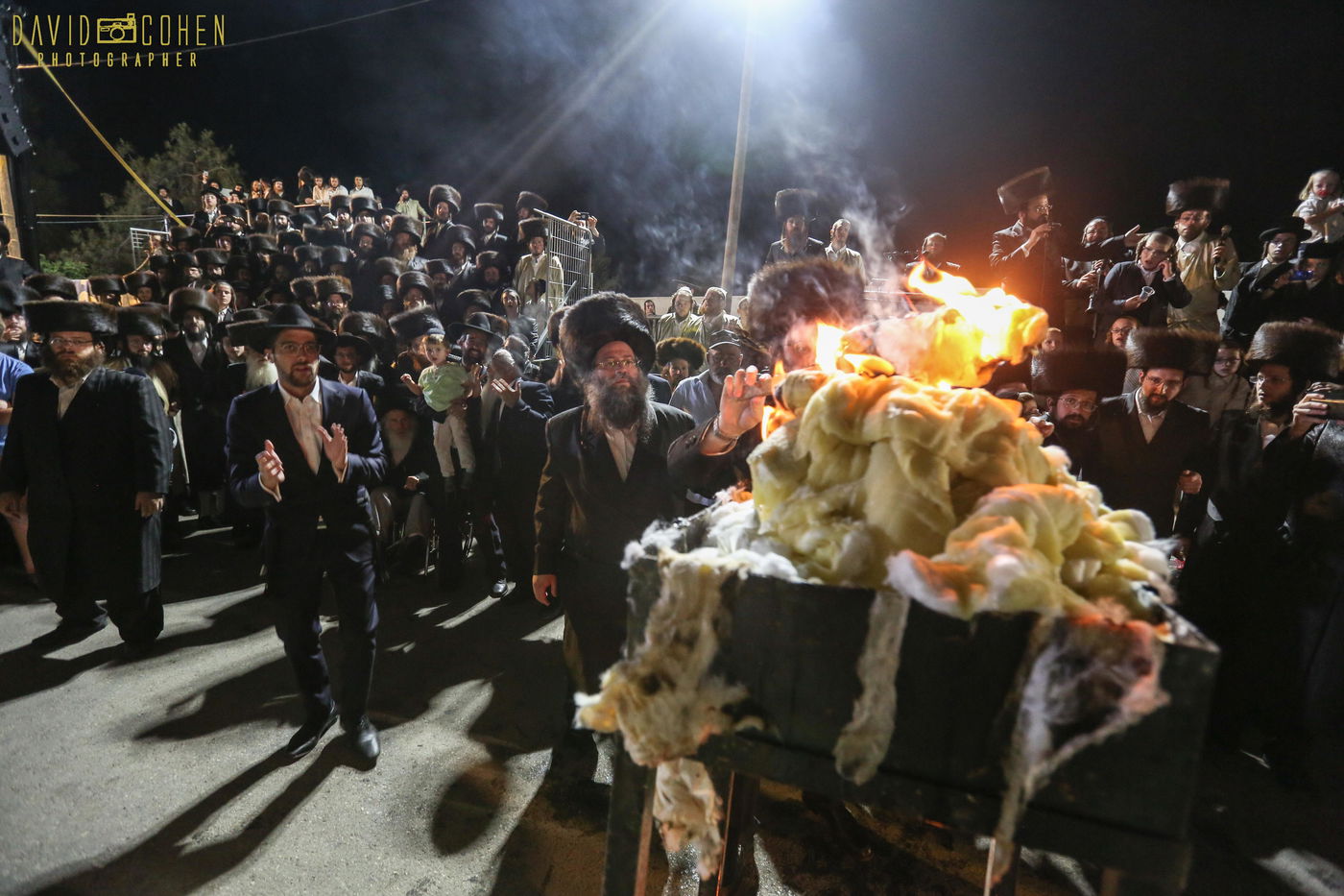 ההדלקה של המשפיע רבי מיילך בידרמן במירון • צפו