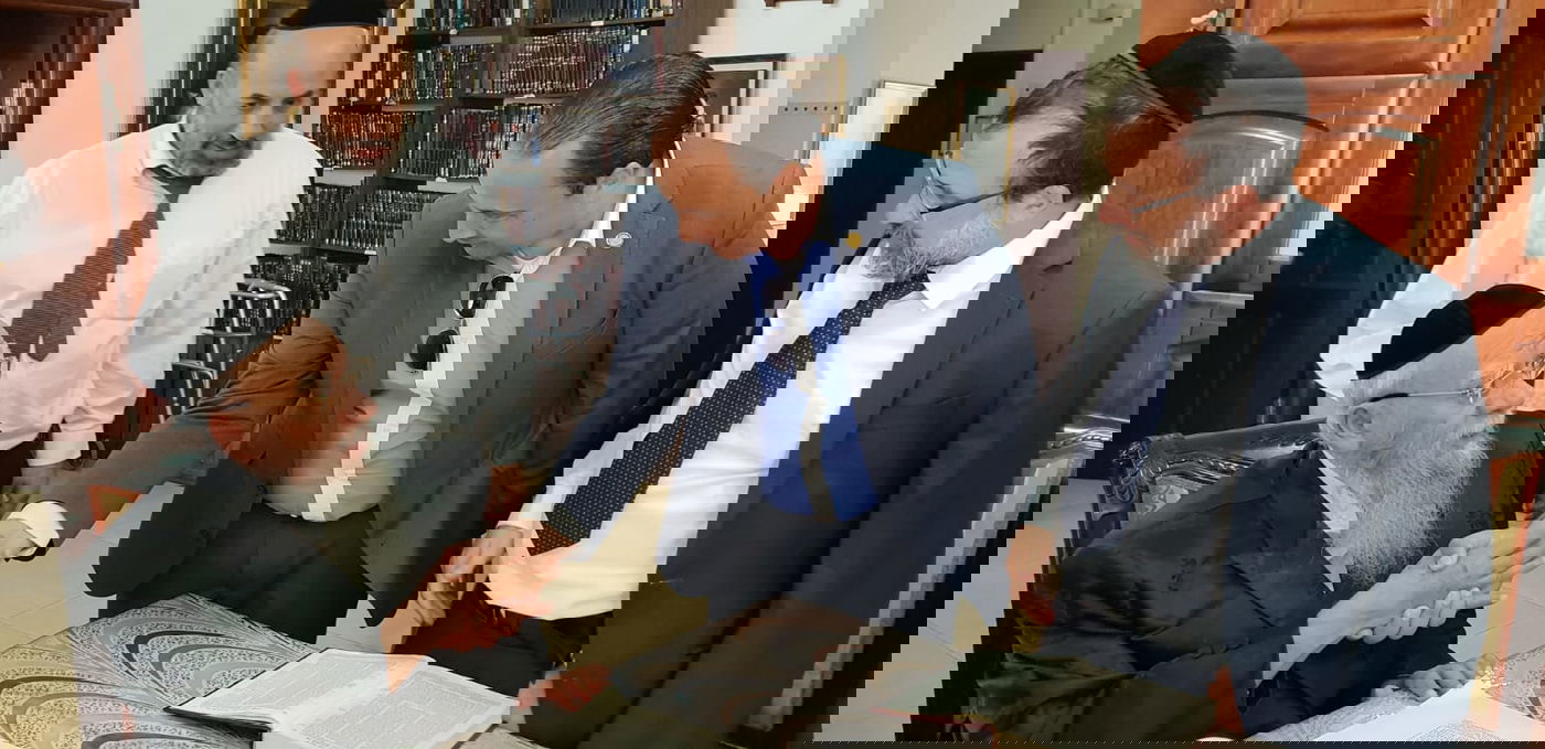 שגריר גואטמלה התברך מזקן הראשל"צים