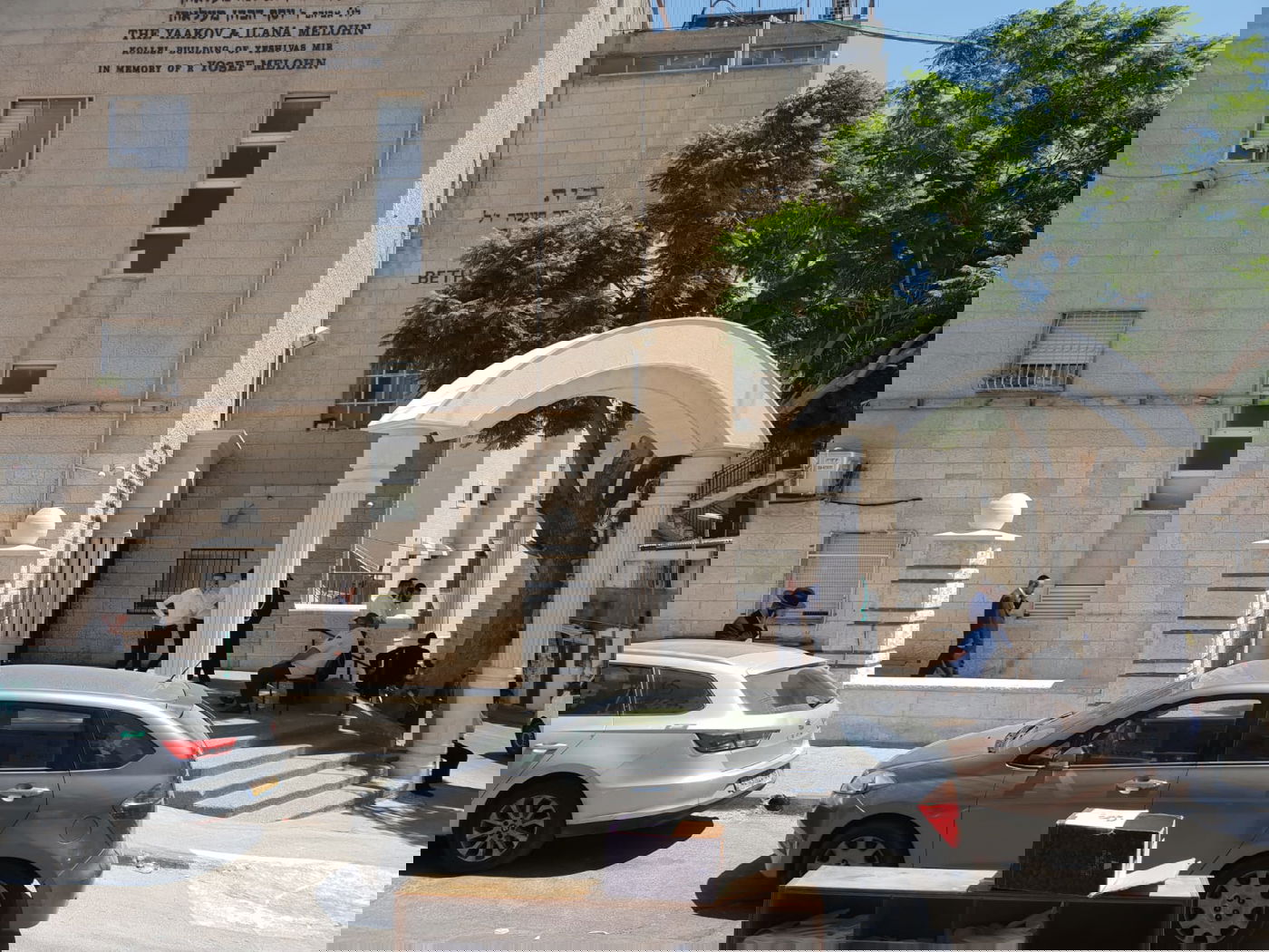 ישיבת מיר , הבוקר