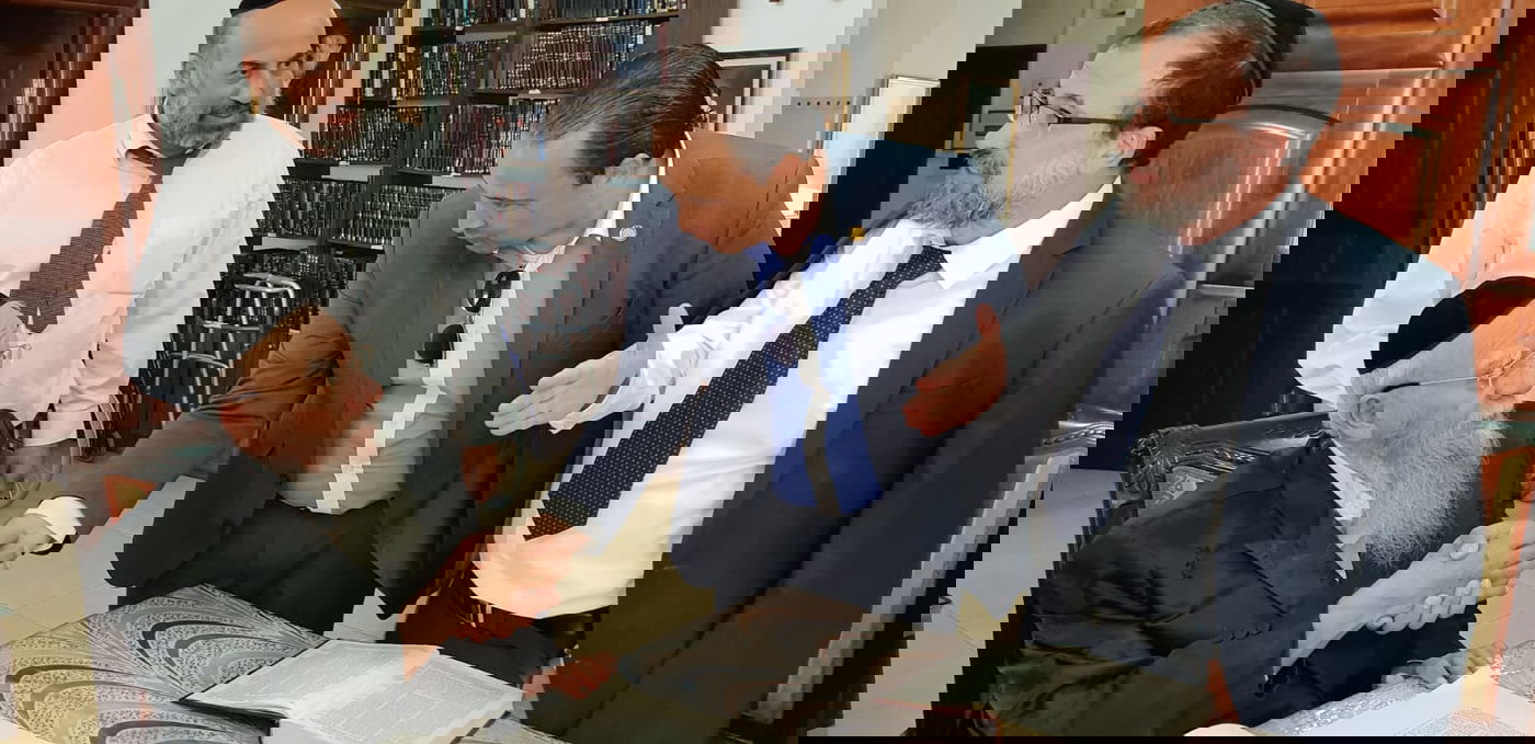 שגריר גואטמלה התברך מזקן הראשל"צים