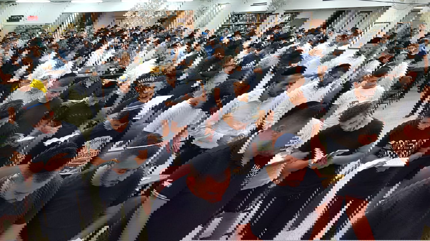 באר שבע: מאות זעקו בסליחות עם הרב בצרי • צפו