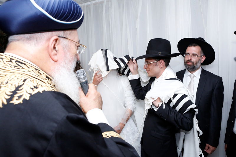 חתונת נכדת הראשל"צ הגר"ש עמאר • צפו