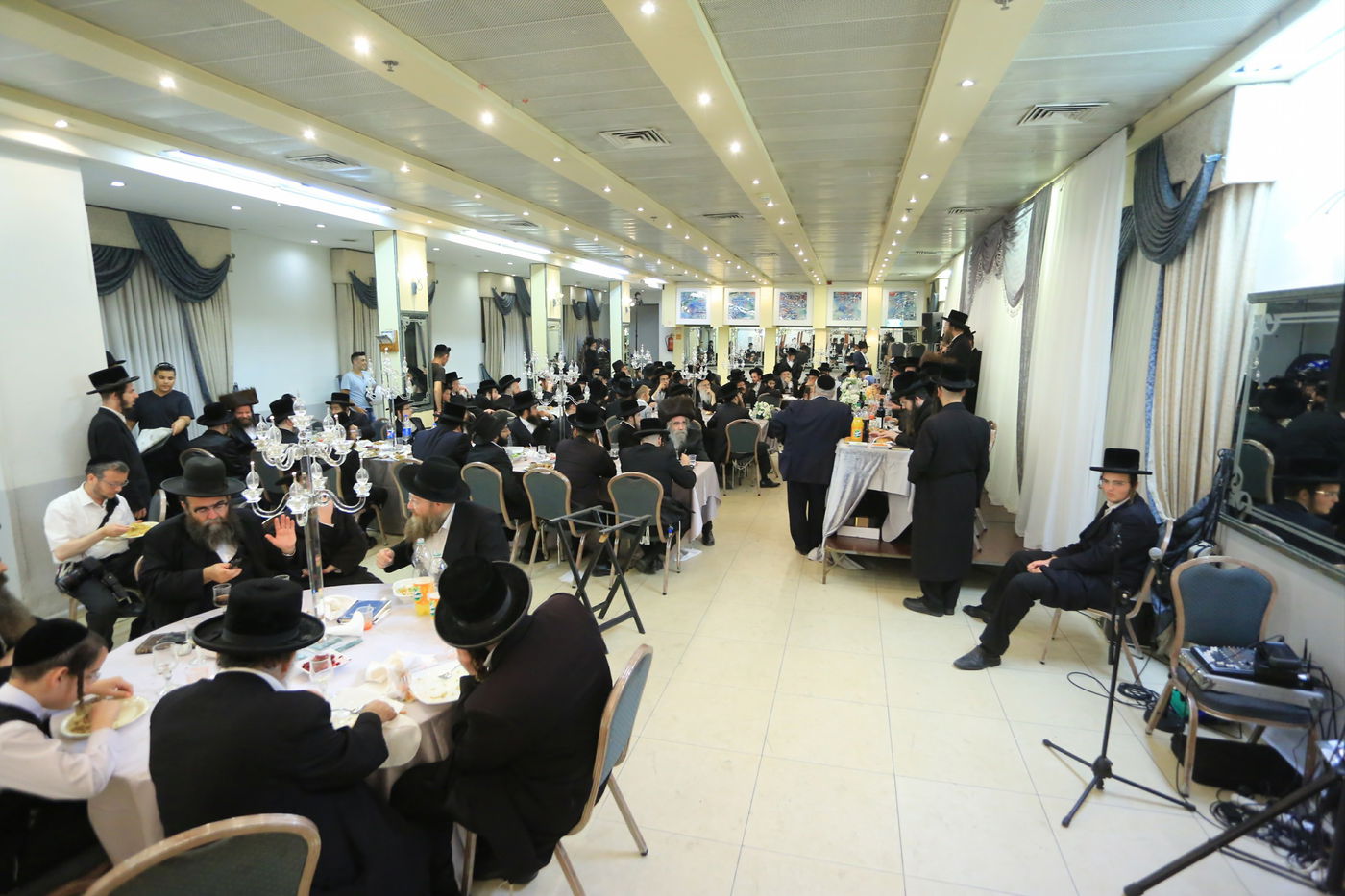 שמחת בר המצווה לנכד גאב"ד ביקאווסק • גלריה