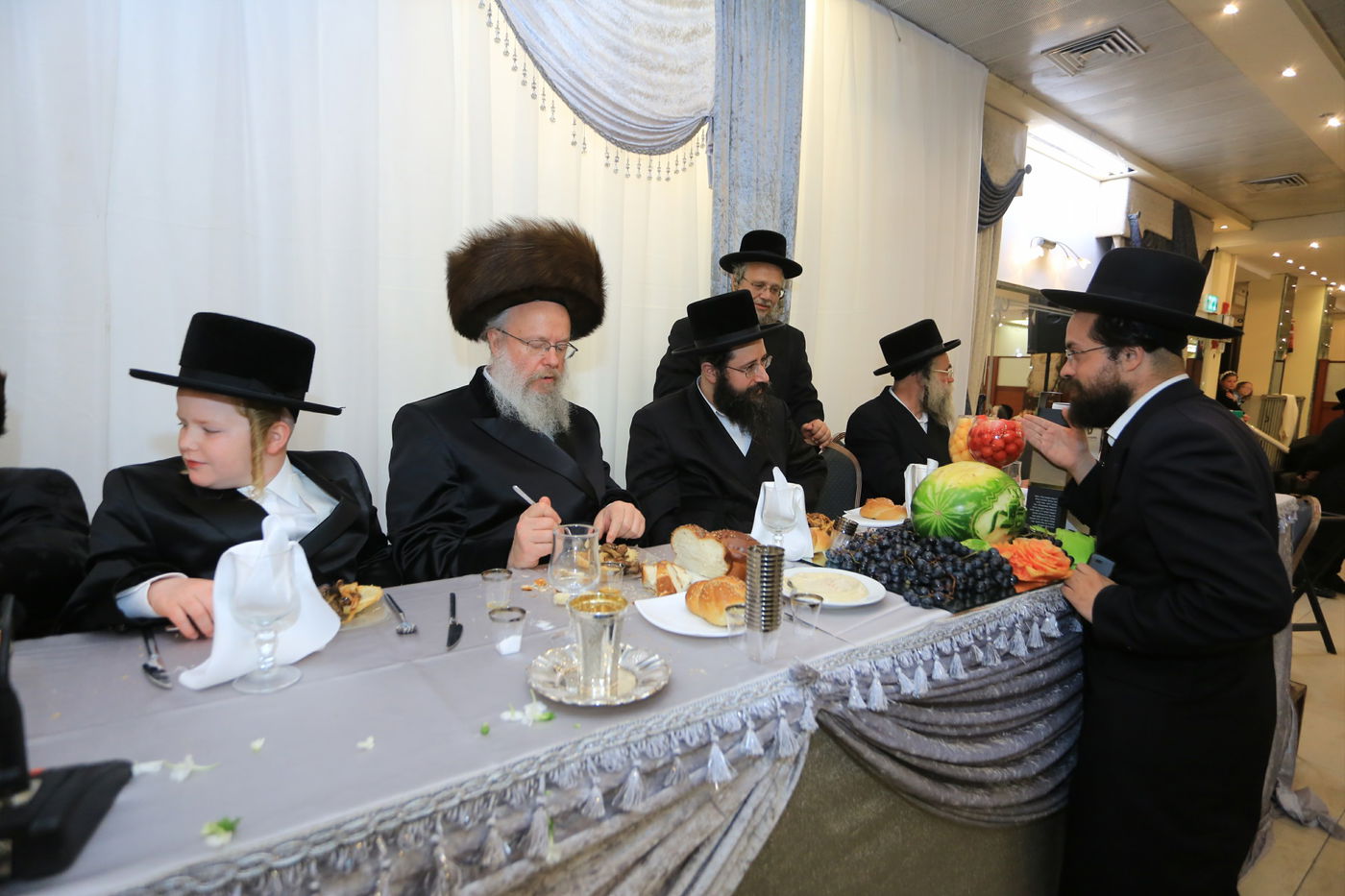 שמחת בר המצווה לנכד גאב"ד ביקאווסק • גלריה