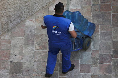 העכברת? זיהום במעיינות של 'מי עדן' גורם למחסור במים של החברה