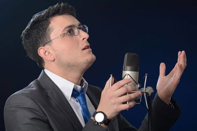 קובי ברומר בסינגל אלולי חדש: 'צועק אליך'