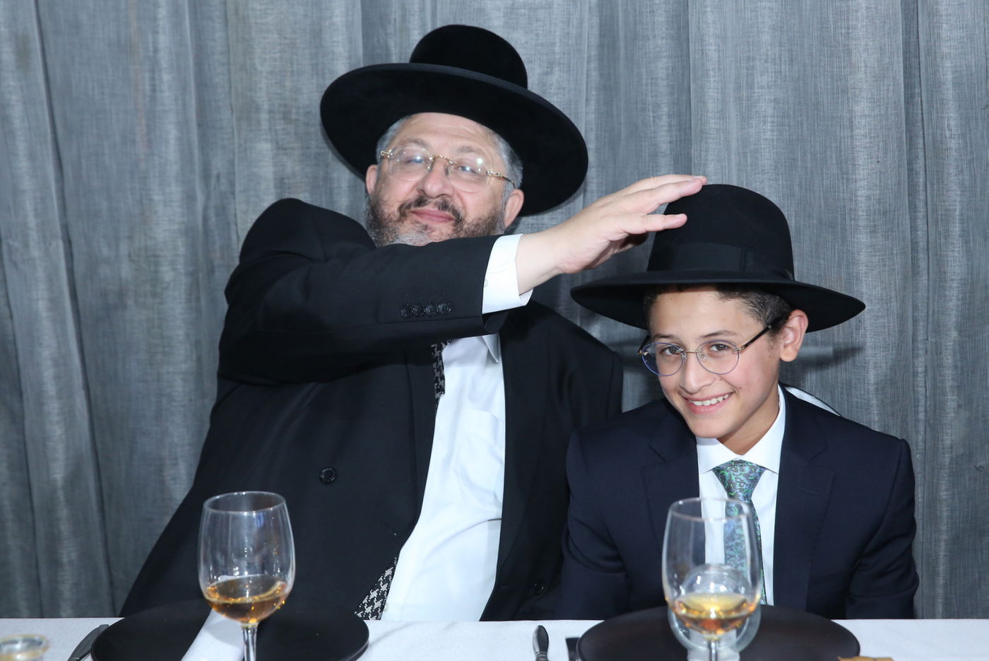 תיעוד: רבה של באר שבע חגג בר מצווה לנכד