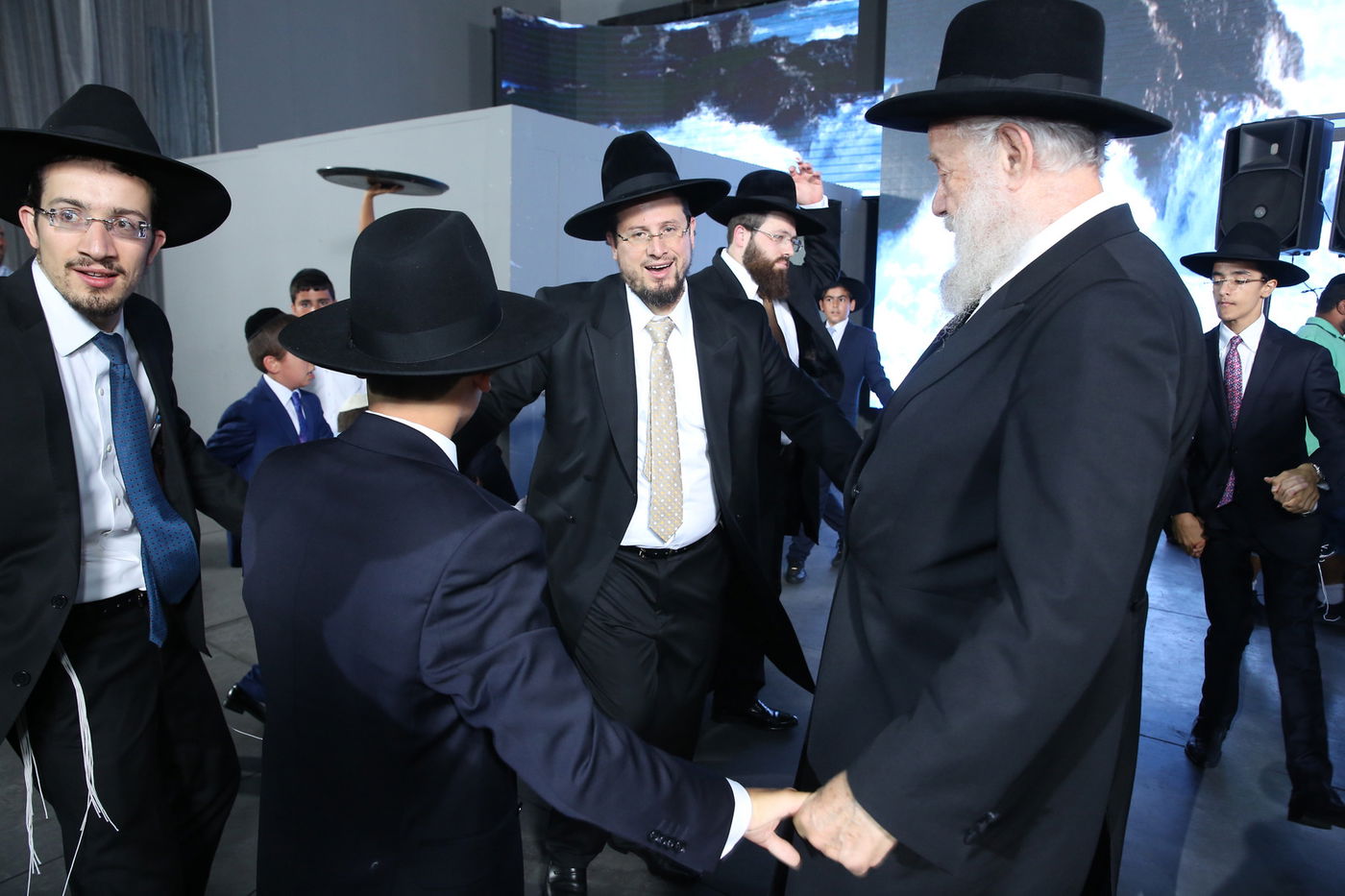 תיעוד: רבה של באר שבע חגג בר מצווה לנכד