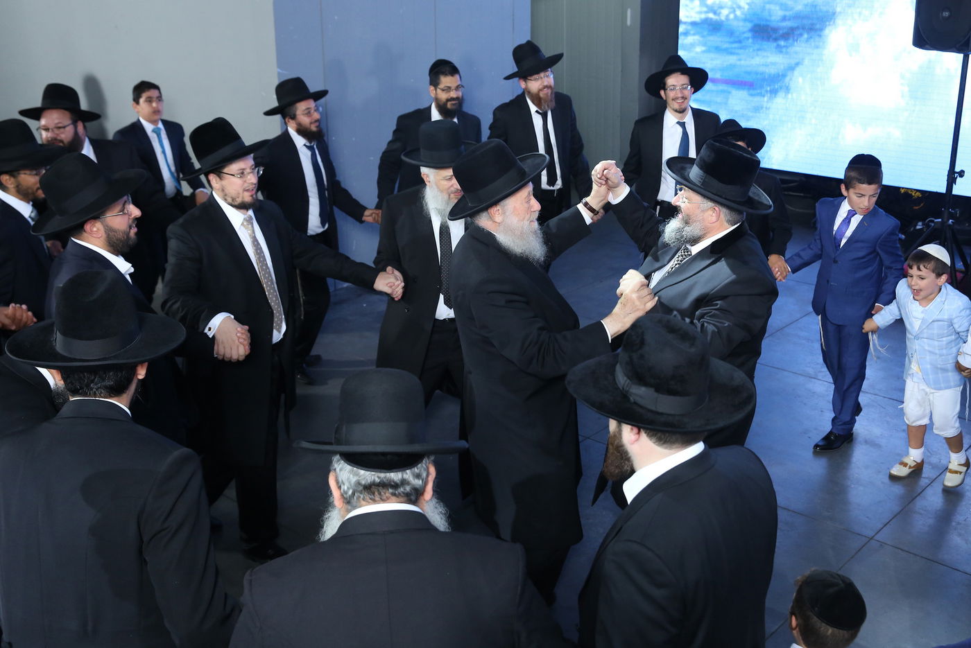 תיעוד: רבה של באר שבע חגג בר מצווה לנכד