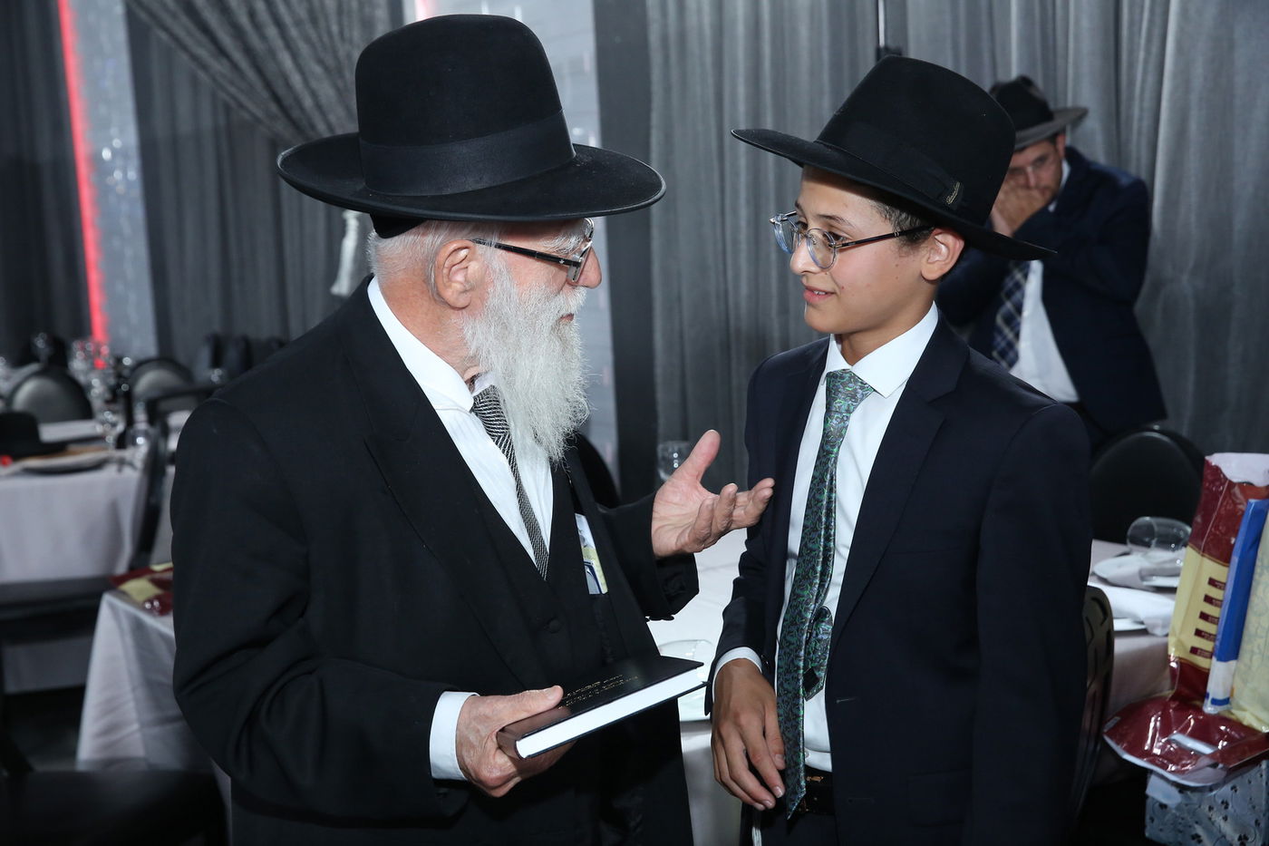 תיעוד: רבה של באר שבע חגג בר מצווה לנכד