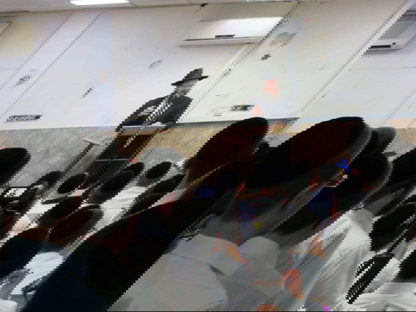 המשגיח החדש בפוניבז' מסר שיחה ראשונה • תיעוד