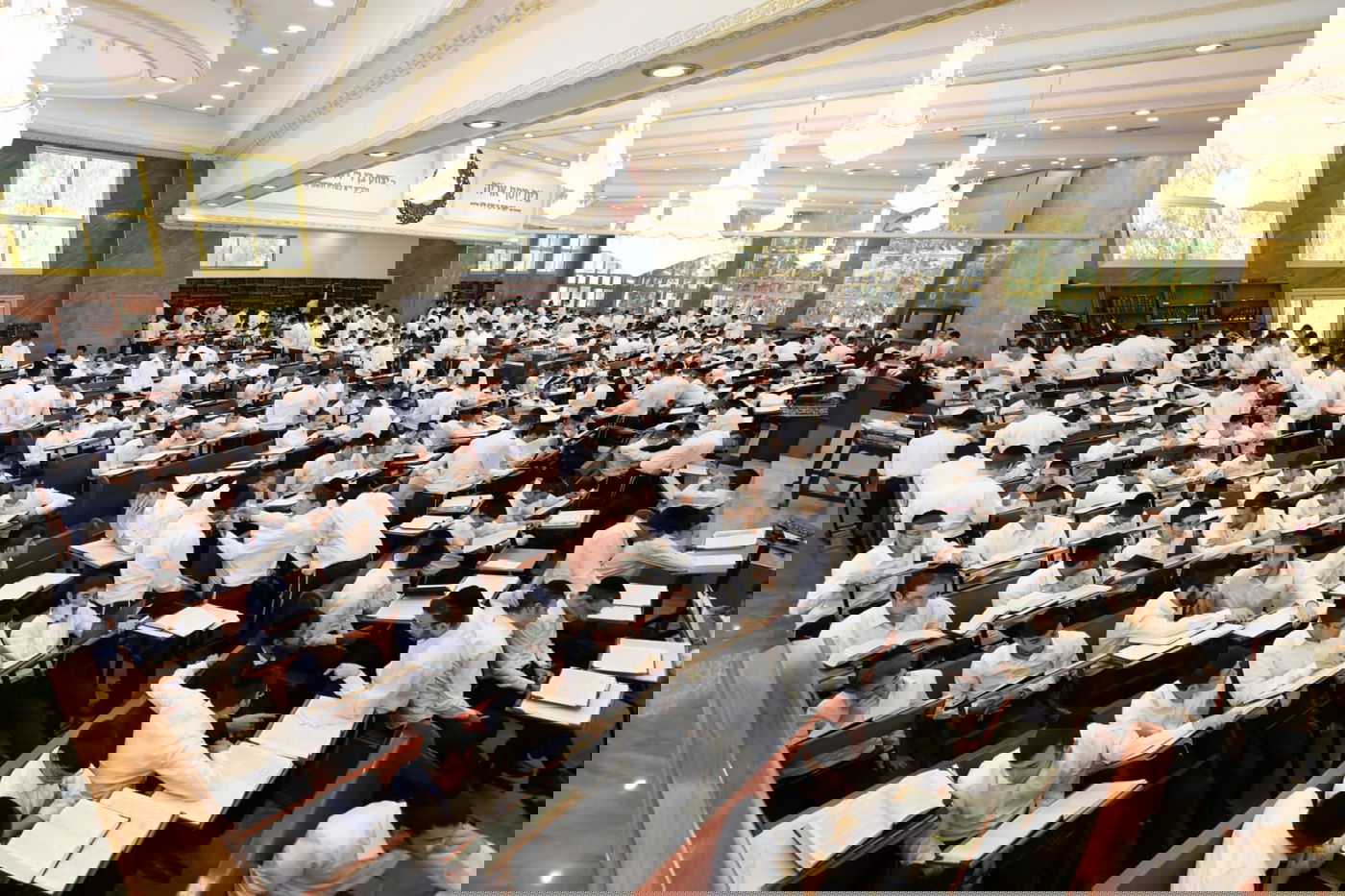 ניתוק מהווי הרחוב עם 'ראש בריא' • ישיבת "עטרת שלמה"