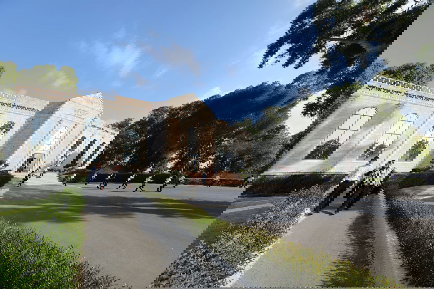 ניתוק מהווי הרחוב עם 'ראש בריא' • ישיבת "עטרת שלמה"