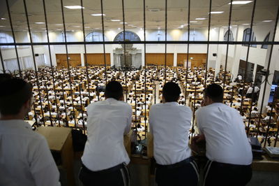 ה'חברונער'ס' התעוררו משיחתו של ראש ישיבת פוניבז' • צפו