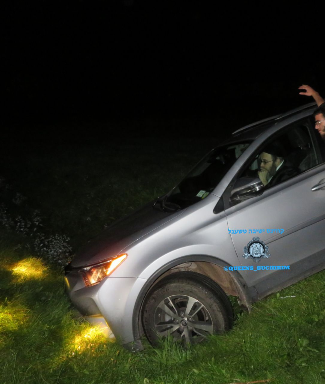 המשגיח בתוך הרכב שדורדר