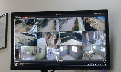 לייקווד: מצלמות אבטחה בבתי הספר לבנות