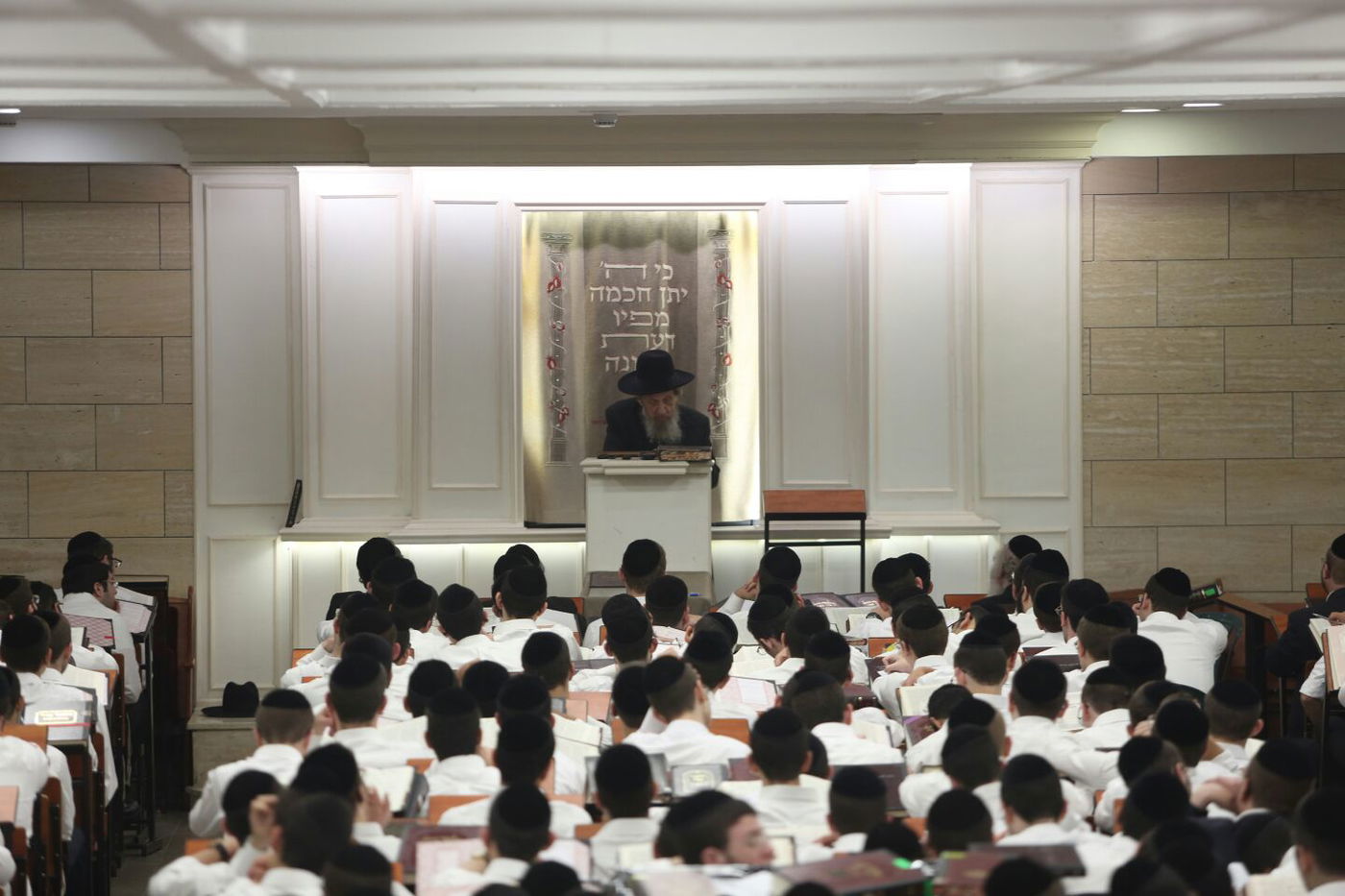 תיעוד: הגר"ד לנדו חיזק את תלמידי הישיבה