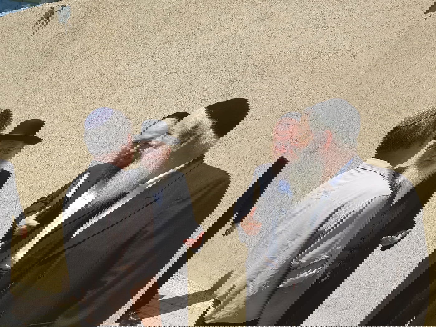 ליצמן התבדח: 'יש פוליטיקאים שמקומם בתוך כלוב'