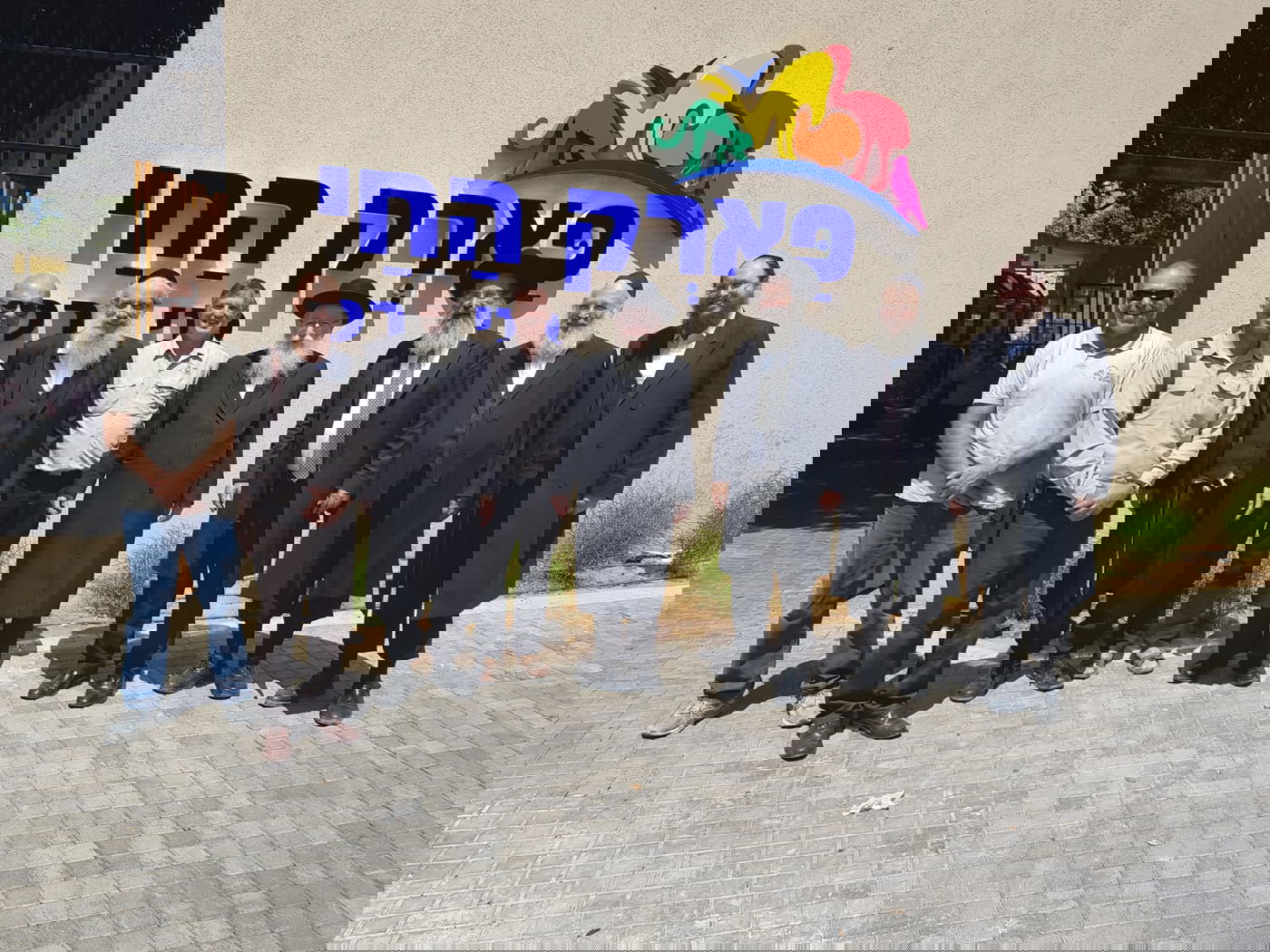 ליצמן התבדח: 'יש פוליטיקאים שמקומם בתוך כלוב'