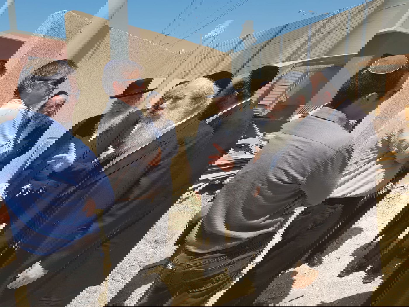 ליצמן התבדח: 'יש פוליטיקאים שמקומם בתוך כלוב'