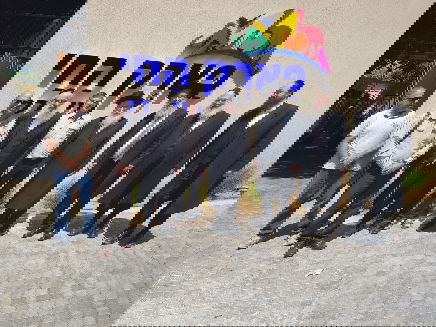 ליצמן התבדח: 'יש פוליטיקאים שמקומם בתוך כלוב'