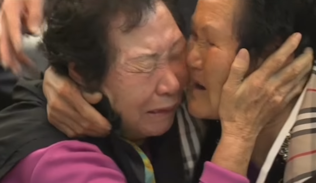 שתי אחיות קוריאניות נפגשות, ארכיון