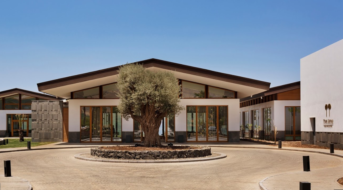 הכניסה למלון