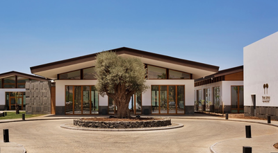 הכניסה למלון