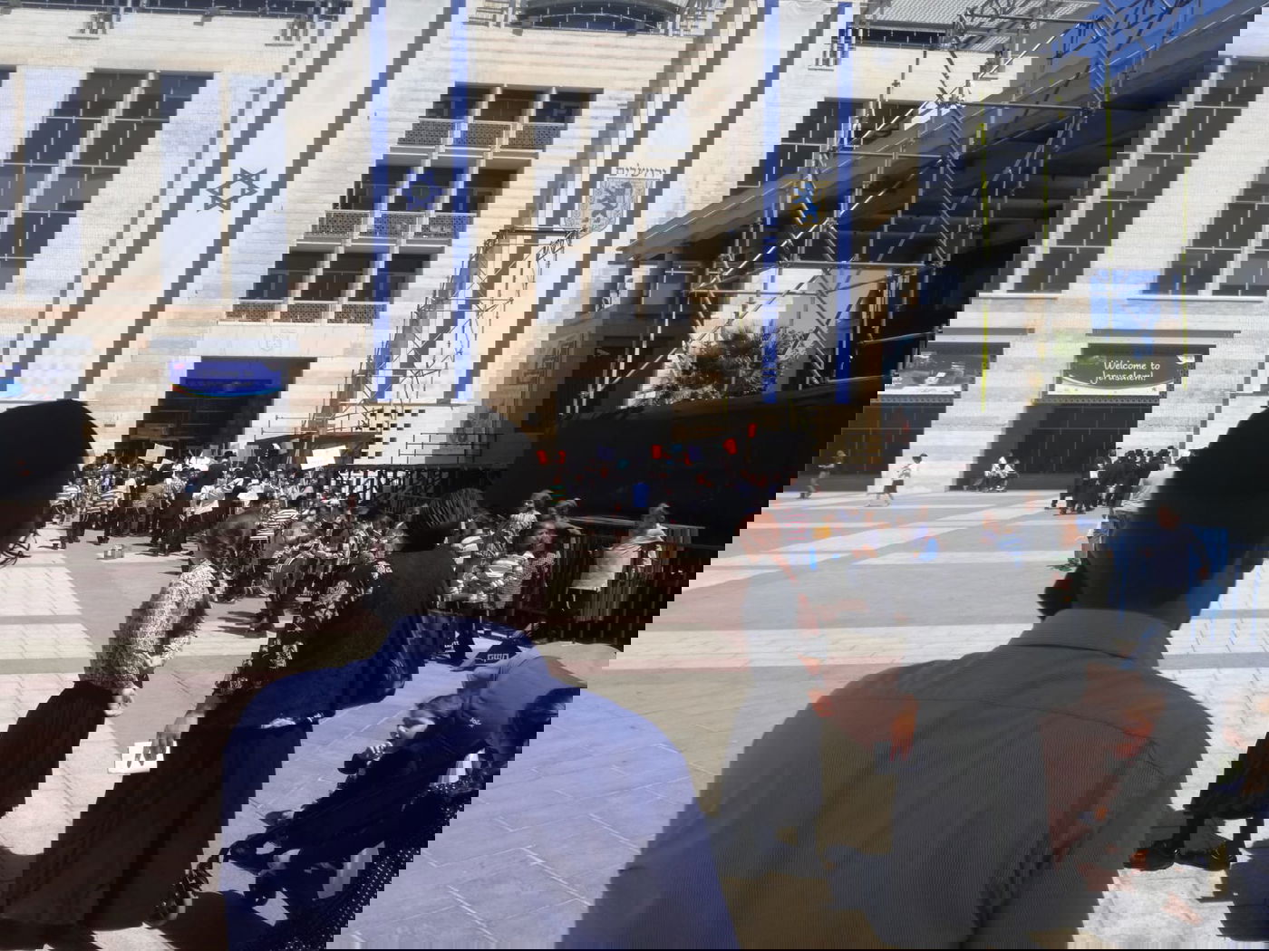 מחאה בכיכר ספרא: "זרקו אותנו כי אנחנו חוזרים בתשובה"