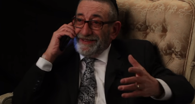 פנחס וולף מבצע את לחנו ל"שלום עליכם"