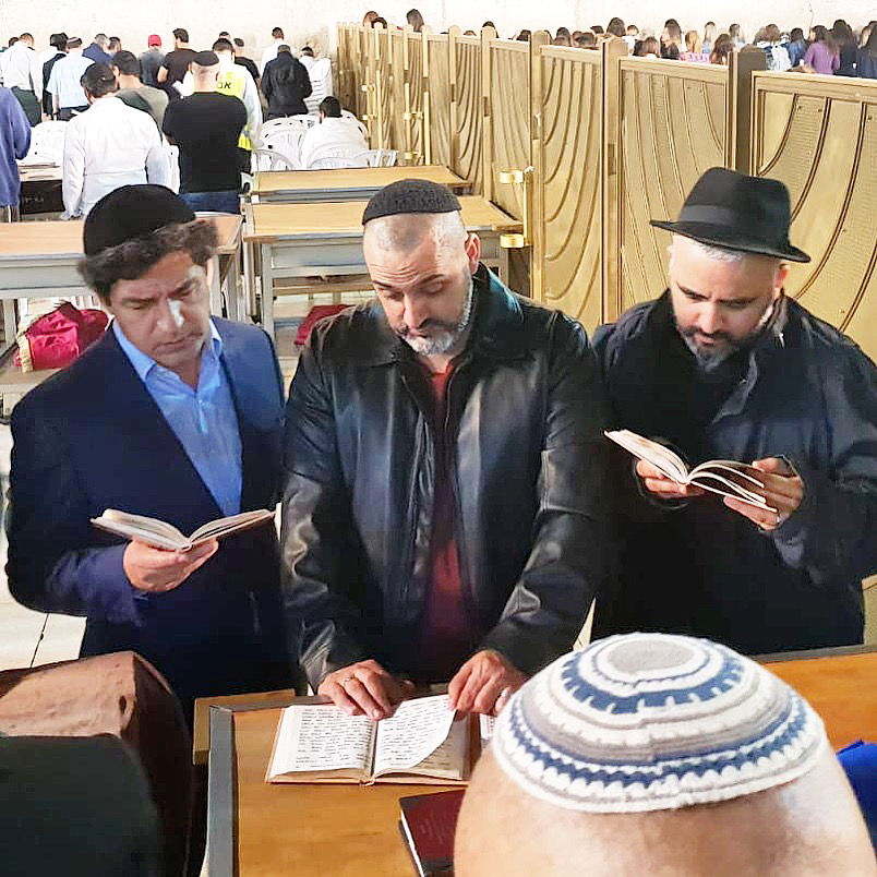 קובי אפללו ושוער הנבחרת מבקשים סליחה בכותל